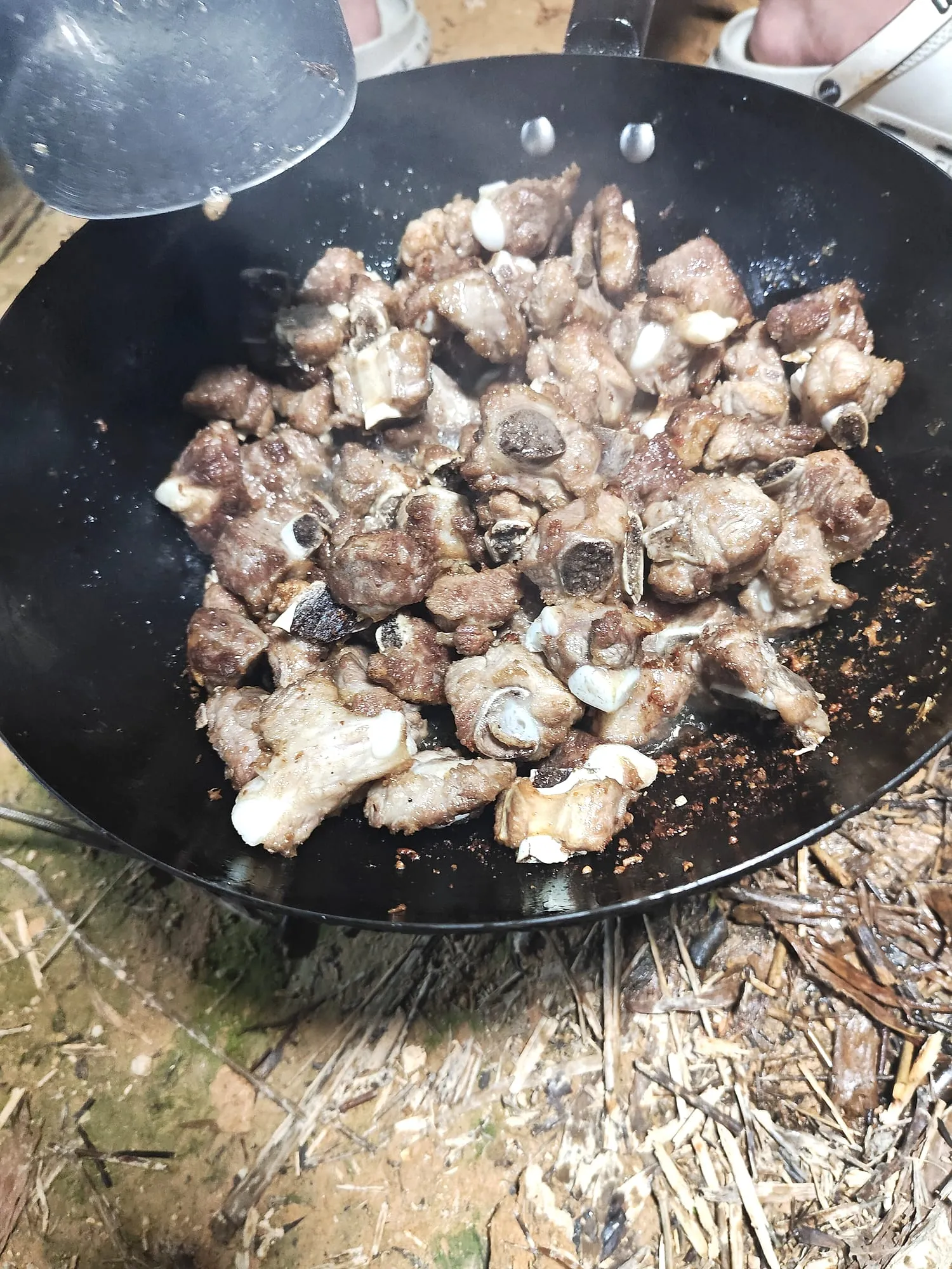 五花肉下锅